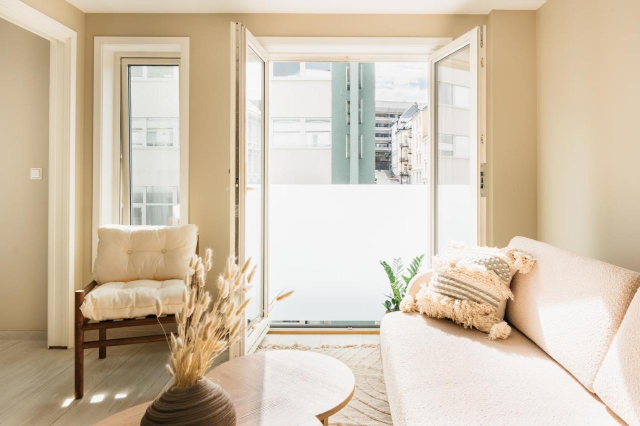 Stay Urban - Stylish Scandinavian Gem With French Balcony Bergen Exteriör bild