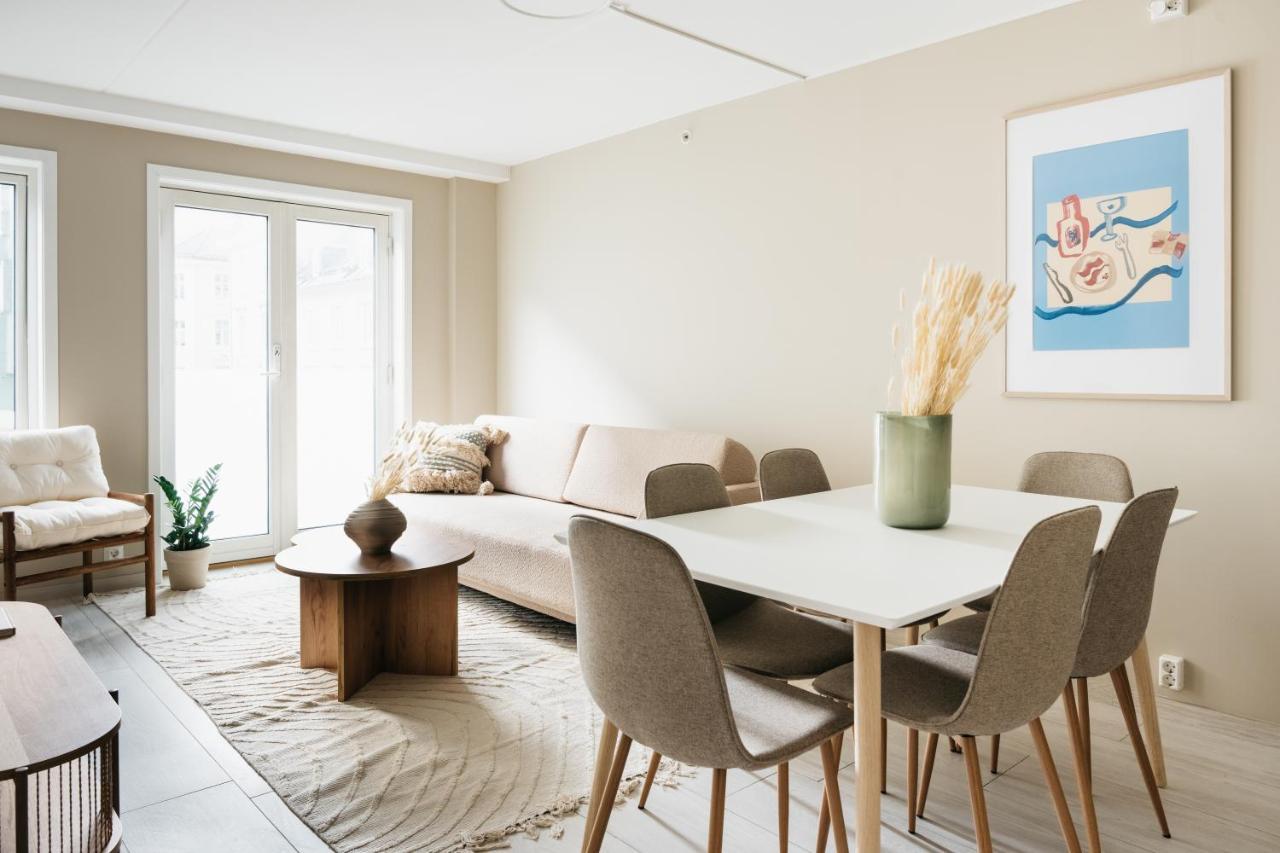 Stay Urban - Stylish Scandinavian Gem With French Balcony Bergen Exteriör bild